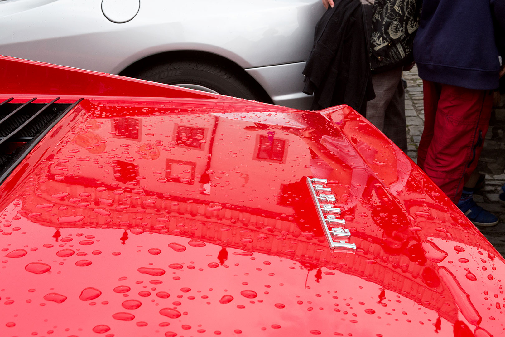 Sraz motoklubu Ferrari Club Austria a přehlídka luxusních automobilů, náměstí Svornosti Český Krumlov 2.5.2014