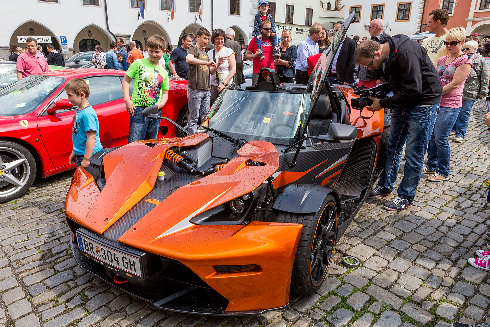 Ferrari Klub Österreich, Stadtplatz Svornosti Český Krumlov 2.5.2014