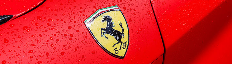 Sraz motoklubu Ferrari Club Austria a pÅehlÃ­dka luxusnÃ­ch automobilÅ¯, nÃ¡mÄstÃ­ Svornosti ÄeskÃ½ Krumlov 2.5.2014