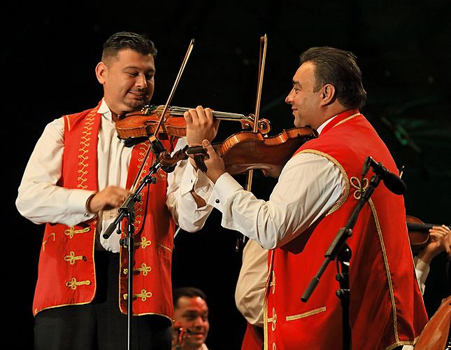 Gypsy Virtuoso Orchestra, 25.7.2014, Mezinárodní hudební festival Český Krumlov