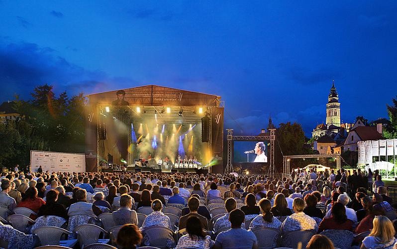 Tschechischer Abend – Vojtěch Dyk und B-SIDE BAND, Gustav Brom Rundfunk-Big-Band, Jiří Janoušeks Zymbalkapelle, die Junge Dudelsackkapelle Strakonice, Musikgruppe Jižani, 2.8.2014, Internationales Musikfestival Český Krumlov