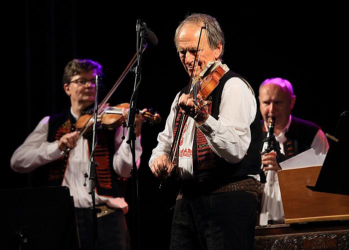 Tschechischer Abend – Vojtěch Dyk und B-SIDE BAND, Gustav Brom Rundfunk-Big-Band, Jiří Janoušeks Zymbalkapelle, die Junge Dudelsackkapelle Strakonice, Musikgruppe Jižani, 2.8.2014, Internationales Musikfestival Český Krumlov