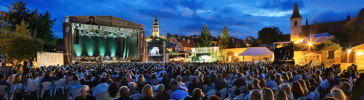 Pocta ÄeskÃ½m muzikÃ¡lÅ¯m - BÃ¡ra BasikovÃ¡, Ilona CsÃ¡kovÃ¡, Leona MachÃ¡lkovÃ¡, Petr KolÃ¡Å, Jan KÅÃ­Å¾, VÃ¡clav Noid BÃ¡rta a Pavel VÃ­tek, moderÃ¡tor veÄera: Roman Vojtek, 9.8.2014, MezinÃ¡rodnÃ­ hudebnÃ­ festival ÄeskÃ½ Krumlov