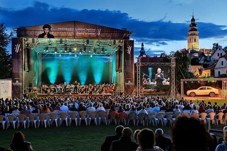 Makvala Kasrashvili (Sopran), Anna Aglatova (Sopran), Svetlana Shilova (Mezzosopran), Oleg Kulko (Tenor), Mikhail Kazakov (Bass), Bohuslav Martinů Philharmonie, Dirigent: Leoš Svárovský, 16.8.2014, Internationales Musikfestival Český Krumlov