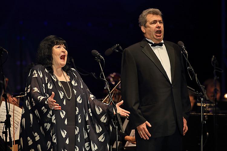 Makvala Kasrashvili (soprán), Anna Aglatova (soprán), Svetlana Shilova (mezzosoprán), Oleg Kulko (tenor), Mikhail Kazakov (bas), Filharmonie Bohuslava Martinů, dirigent: Leoš Svárovský, 16.8.2014, Mezinárodní hudební festival Český Krumlov