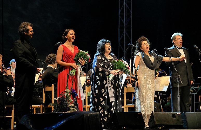 Makvala Kasrashvili (soprán), Anna Aglatova (soprán), Svetlana Shilova (mezzosoprán), Oleg Kulko (tenor), Mikhail Kazakov (bas), Filharmonie Bohuslava Martinů, dirigent: Leoš Svárovský, 16.8.2014, Mezinárodní hudební festival Český Krumlov