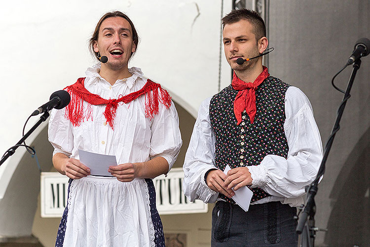 St.-Wenzels-Fest, Internationales Folklorefestival und 18. Treffens der Berg- und Hüttenstädte und -Dörfer Tschechiens in Český Krumlov, 27.9.2014