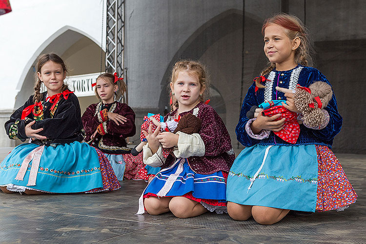 St.-Wenzels-Fest, Internationales Folklorefestival und 18. Treffens der Berg- und Hüttenstädte und -Dörfer Tschechiens in Český Krumlov, 27.9.2014