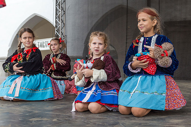 Saint Wenceslas Celebrations, International Folklore Festival and 18th Annual Meeting of Mining and Metallurgy Towns of the Czech Republic in Český Krumlov, 27.9.2014