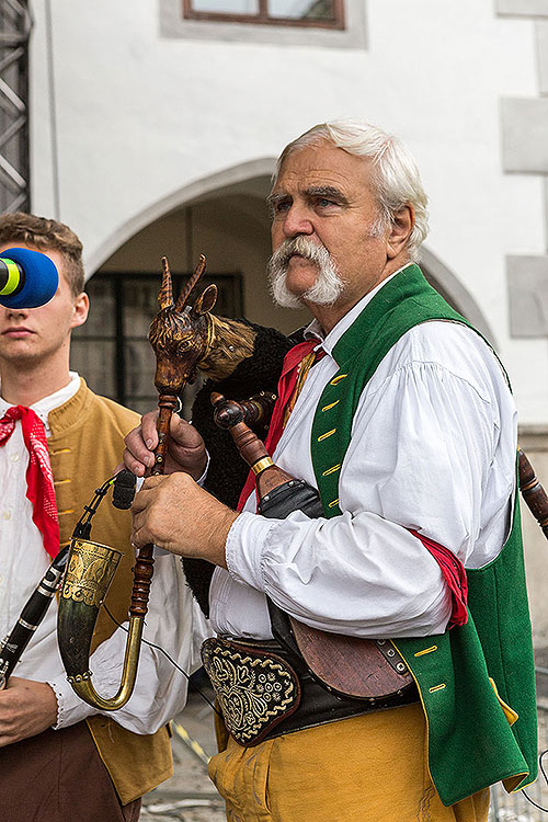 St.-Wenzels-Fest, Internationales Folklorefestival und 18. Treffens der Berg- und Hüttenstädte und -Dörfer Tschechiens in Český Krumlov, 27.9.2014