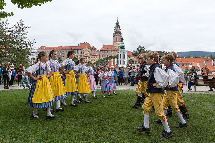 St.-Wenzels-Fest, Internationales Folklorefestival und 18. Treffens der Berg- und Hüttenstädte und -Dörfer Tschechiens in Český Krumlov, 27.9.2014