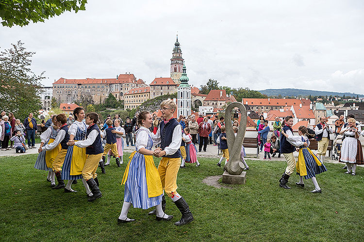 St.-Wenzels-Fest, Internationales Folklorefestival und 18. Treffens der Berg- und Hüttenstädte und -Dörfer Tschechiens in Český Krumlov, 27.9.2014