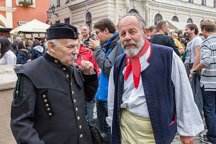 St.-Wenzels-Fest, Internationales Folklorefestival und 18. Treffens der Berg- und Hüttenstädte und -Dörfer Tschechiens in Český Krumlov, 27.9.2014