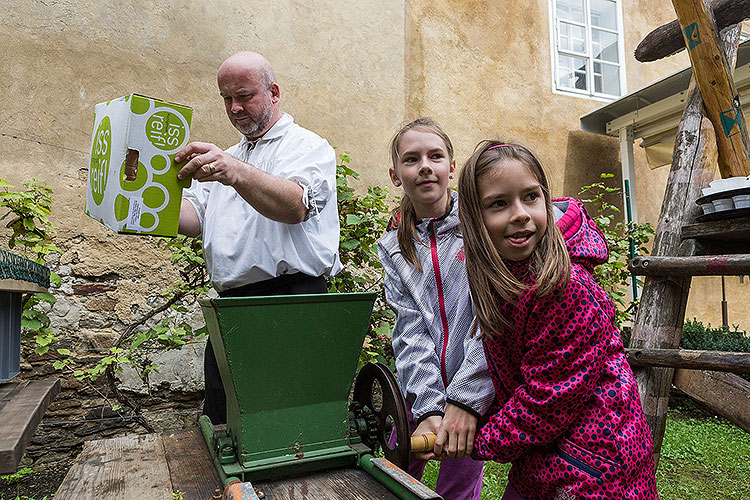 St.-Wenzels-Fest, Internationales Folklorefestival und 18. Treffens der Berg- und Hüttenstädte und -Dörfer Tschechiens in Český Krumlov, 27.9.2014