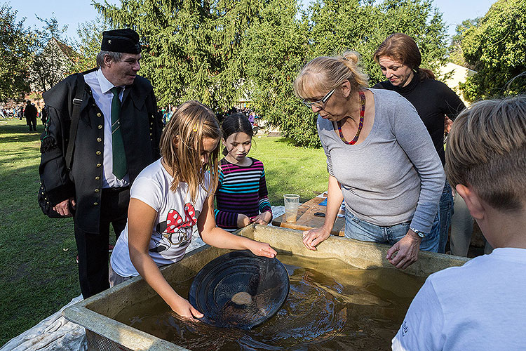 St.-Wenzels-Fest, Internationales Folklorefestival und 18. Treffens der Berg- und Hüttenstädte und -Dörfer Tschechiens in Český Krumlov, 27.9.2014