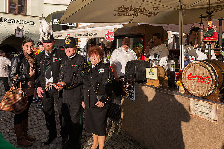 St.-Wenzels-Fest, Internationales Folklorefestival und 18. Treffens der Berg- und Hüttenstädte und -Dörfer Tschechiens in Český Krumlov, 27.9.2014