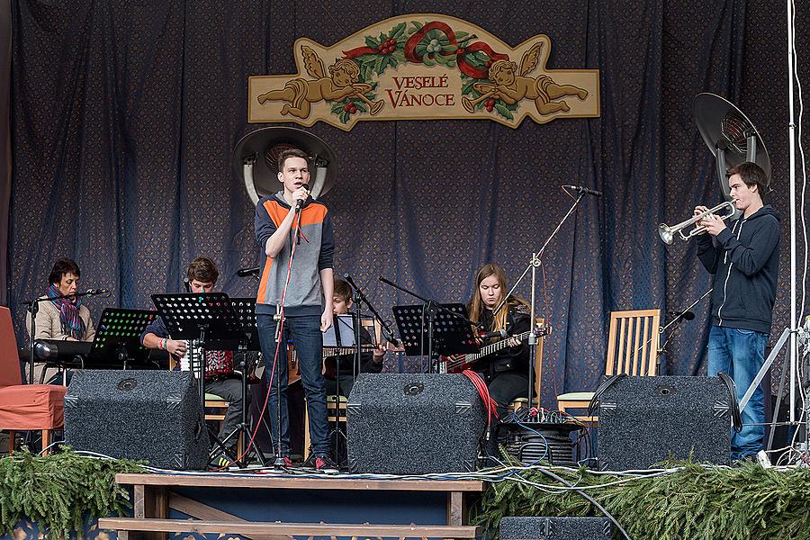 Konzerte: Akkordeon-Quartett der Kunstschule ZUŠ, „Nádrž“ von der Grundschule Za nádražím und Chlapi v sobě 13.12.2014, Advent und Weihnachten in Český Krumlov