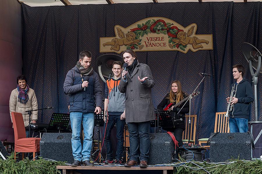 Koncerty: akordeonové kvarteto ZUŠ, „Nádrž“ ze ZŠ Za nádražím a Chlapi v sobě 13.12.2014, Advent a Vánoce v Českém Krumlově