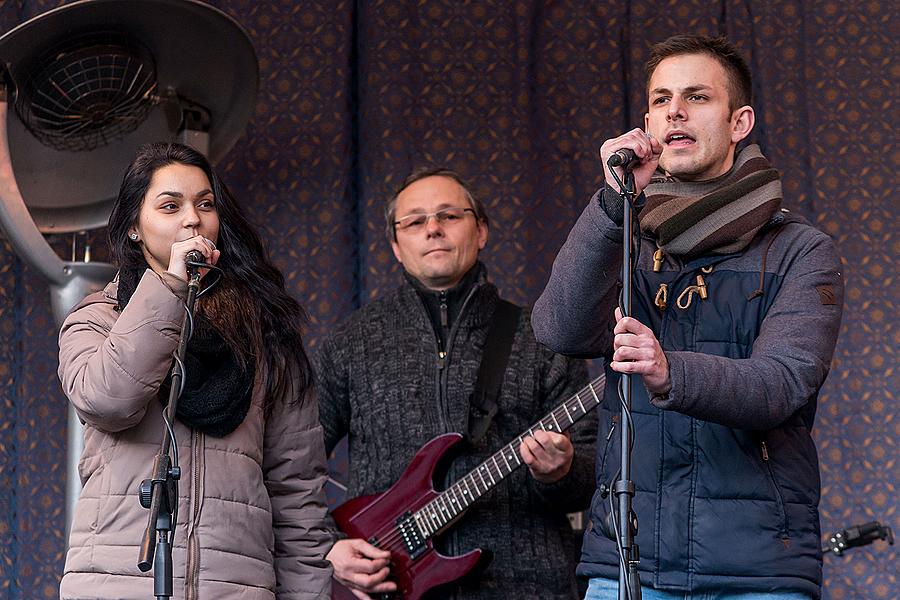 Koncerty: akordeonové kvarteto ZUŠ, „Nádrž“ ze ZŠ Za nádražím a Chlapi v sobě 13.12.2014, Advent a Vánoce v Českém Krumlově