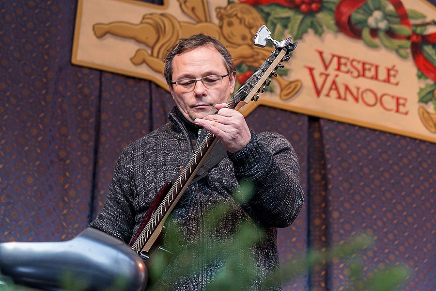 Konzerte: Akkordeon-Quartett der Kunstschule ZUŠ, „Nádrž“ von der Grundschule Za nádražím und Chlapi v sobě 13.12.2014, Advent und Weihnachten in Český Krumlov