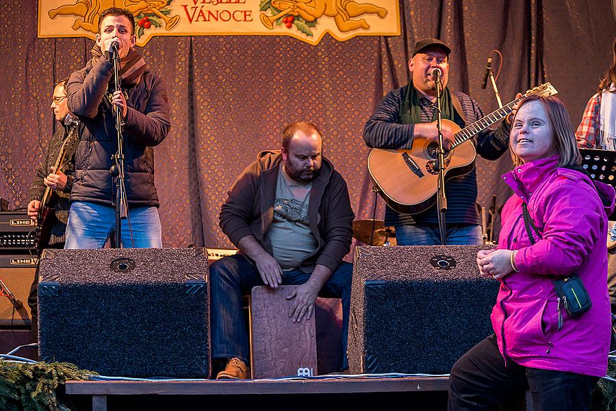 Konzerte: Akkordeon-Quartett der Kunstschule ZUŠ, „Nádrž“ von der Grundschule Za nádražím und Chlapi v sobě 13.12.2014, Advent und Weihnachten in Český Krumlov