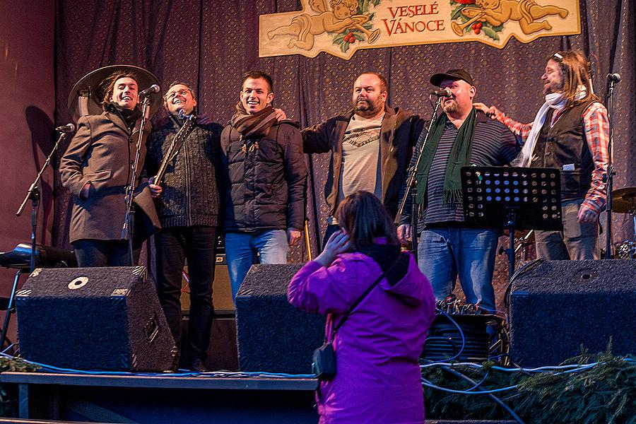 Concerts: accordion quartet of the Artistic Elementary, musical band “Nádrž” of the Elementary School Za nádražím and Chlapi v sobě 13.12.2014, Advent and Christmas in Český Krumlov