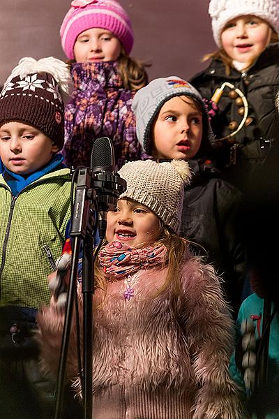 Singing Together at the Christmas Tree: Children from local kindergartens and elementary schools and Municipal Singing Choir Perchta, moderated by Jan Palkovič and Ivo Janoušek 14.12.2014, Advent and Christmas in Český Krumlov