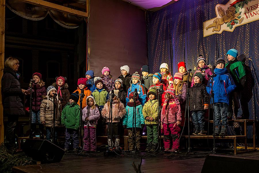 Singing Together at the Christmas Tree: Children from local kindergartens and elementary schools and Municipal Singing Choir Perchta, moderated by Jan Palkovič and Ivo Janoušek 14.12.2014, Advent and Christmas in Český Krumlov