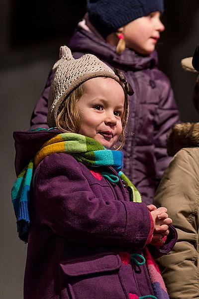 Singing Together at the Christmas Tree: Children from local kindergartens and elementary schools and Municipal Singing Choir Perchta, moderated by Jan Palkovič and Ivo Janoušek 14.12.2014, Advent and Christmas in Český Krumlov