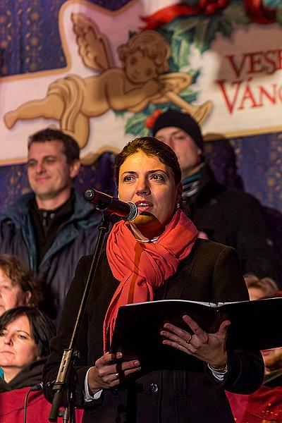 Gemeinsames Singen am Weihnachtsbaum: Kinder von Krumauer Kindergärten und Grundschulen und Städtischer Sängerchor Perchta, moderiert von Jan Palkovič und Ivo Janoušek 14.12.2014, Advent und Weihnachten in Český Krumlov