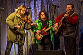 Wir Bringen Ihnen Lieder - Musikgeschenke verteilen die Krumauer Musikanten, die traditionell gemeinsam mit Bürgern aller Nationen Stille Nacht singen 21.12.2014, Advent und Weihnachten in Český Krumlov, Foto: Lubor Mrázek