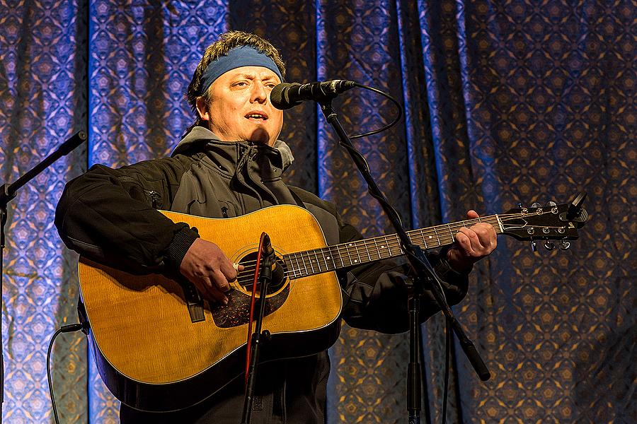 Wir Bringen Ihnen Lieder - Musikgeschenke verteilen die Krumauer Musikanten, die traditionell gemeinsam mit Bürgern aller Nationen Stille Nacht singen 21.12.2014, Advent und Weihnachten in Český Krumlov