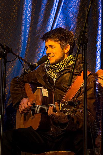 We Bring you Songs - Musical gifts presented by local musicians concluding in the traditional Silent Night sung along by citizens of all nationalities 21.12.2014, Advent and Christmas in Český Krumlov