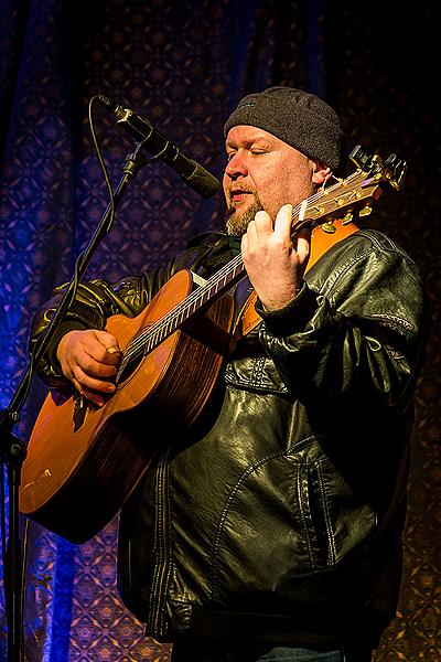 We Bring you Songs - Musical gifts presented by local musicians concluding in the traditional Silent Night sung along by citizens of all nationalities 21.12.2014, Advent and Christmas in Český Krumlov