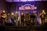 Wir Bringen Ihnen Lieder - Musikgeschenke verteilen die Krumauer Musikanten, die traditionell gemeinsam mit Bürgern aller Nationen Stille Nacht singen 21.12.2014, Advent und Weihnachten in Český Krumlov, Foto: Lubor Mrázek