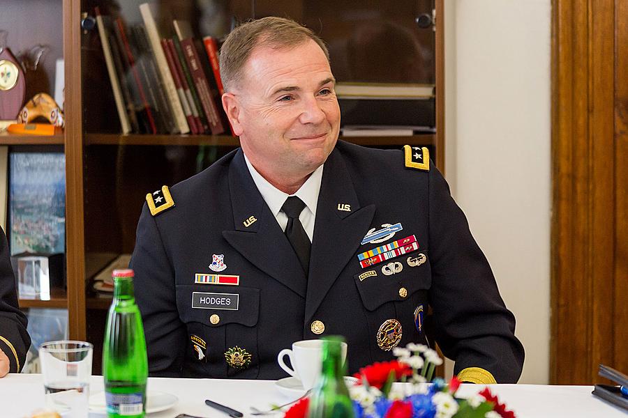 The USA ambassador to the Czech Republic Andrew H. Schapiro and the commander of US forces in Europe, Gen. Frederick B. Hodges in Český Krumlov, 8.5.2015