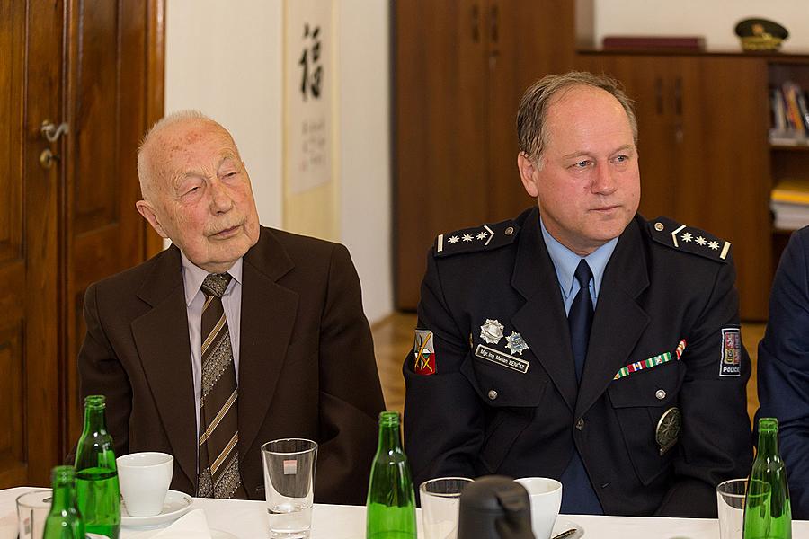 The USA ambassador to the Czech Republic Andrew H. Schapiro and the commander of US forces in Europe, Gen. Frederick B. Hodges in Český Krumlov, 8.5.2015