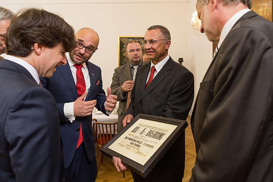 The USA ambassador to the Czech Republic Andrew H. Schapiro and the commander of US forces in Europe, Gen. Frederick B. Hodges in Český Krumlov, 8.5.2015