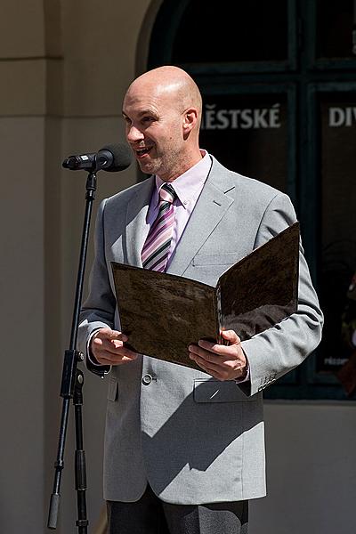 Ceremonial unveiling of a memorial plaque, townsquare Svornosti Český Krumlov, 8.5.2015