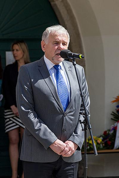 Ceremonial unveiling of a memorial plaque, townsquare Svornosti Český Krumlov, 8.5.2015