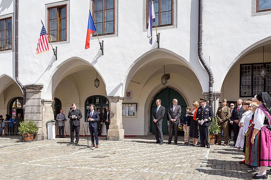 Ceremonial unveiling of a memorial plaque, townsquare Svornosti Český Krumlov, 8.5.2015