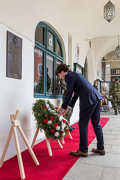 Ceremonial unveiling of a memorial plaque, townsquare Svornosti Český Krumlov, 8.5.2015