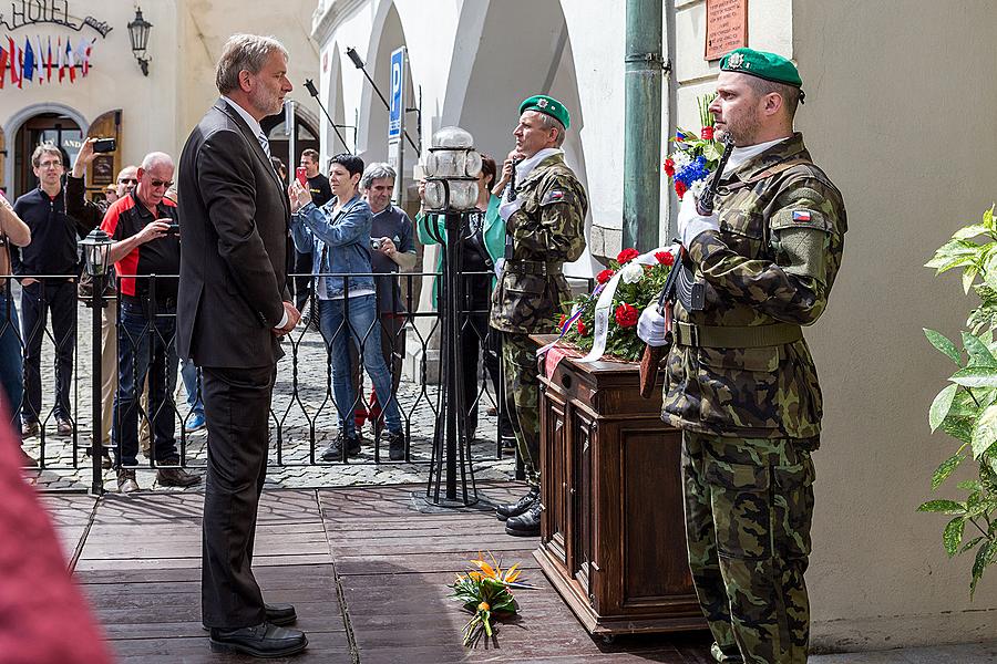 Ceremonial unveiling of a memorial plaque, townsquare Svornosti Český Krumlov, 8.5.2015