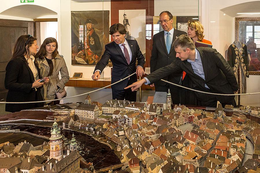 The USA ambassador to the Czech Republic Andrew H. Schapiro and the commander of US forces in Europe, Gen. Frederick B. Hodges in Český Krumlov, 8.5.2015