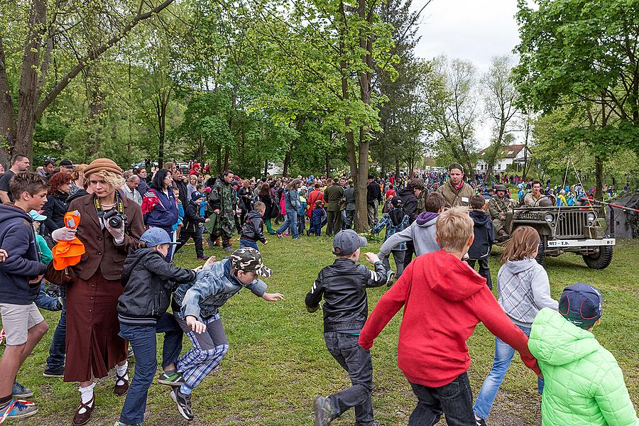 Show of WWII military equipment and battle demonstration in Český Krumlov, 9.5.2015