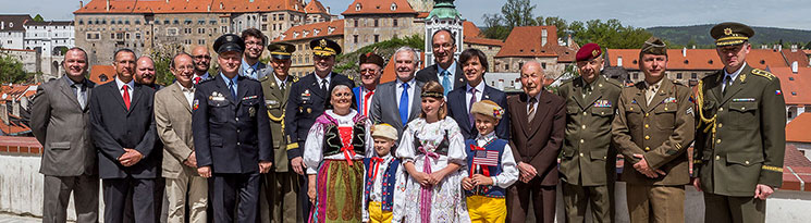 SlavnostnÃ­ akt u pÅÃ­leÅ¾itosti 70. vÃ½roÄÃ­ konce II. svÄtovÃ© vÃ¡lky, nÃ¡mÄstÃ­ Svornosti ÄeskÃ½ Krumlov, 8.5.2015