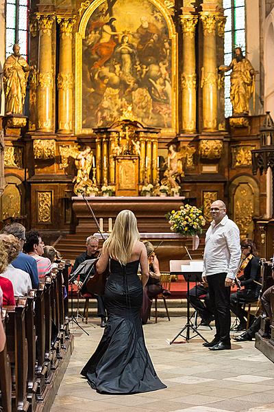 Concluding Concert marking the 70th anniversary of the end World War II: Capella Regia, artistic director - Robert Hugo, Jitka Hosprová - viola, Barbora Martínková-Polášková – mezzo-soprano, 4.7.2015, Chamber Music Festival Český Krumlov