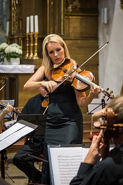 Závěrečný koncert k 70. výročí ukončení války: Capella Regia, umělecký vedoucí - Robert Hugo, Jitka Hosprová - viola, Barbora Martínková-Polášková – zpěv, 4.7.2015, Festival komorní hudby Český Krumlov