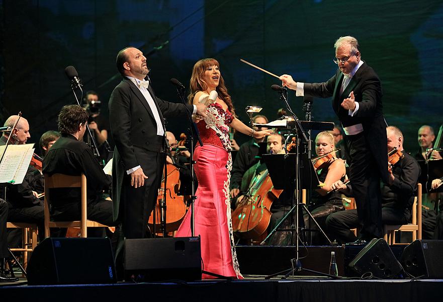 Sumi Jo (soprán), Danilo Formaggia (tenor), SOČR, Petr Vronský (dirigent) - Zahajovací operní galakoncert, 17.7.2015, Mezinárodní hudební festival Český Krumlov