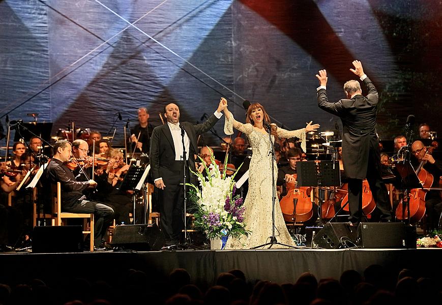 Sumi Jo (soprán), Danilo Formaggia (tenor), SOČR, Petr Vronský (dirigent) - Zahajovací operní galakoncert, 17.7.2015, Mezinárodní hudební festival Český Krumlov